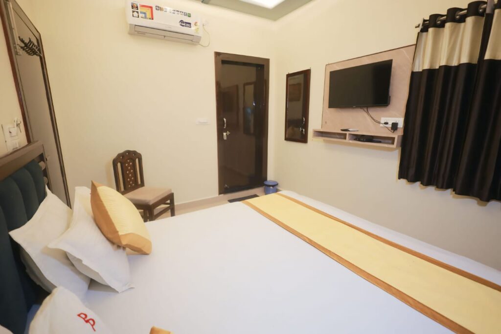 mathura hotel