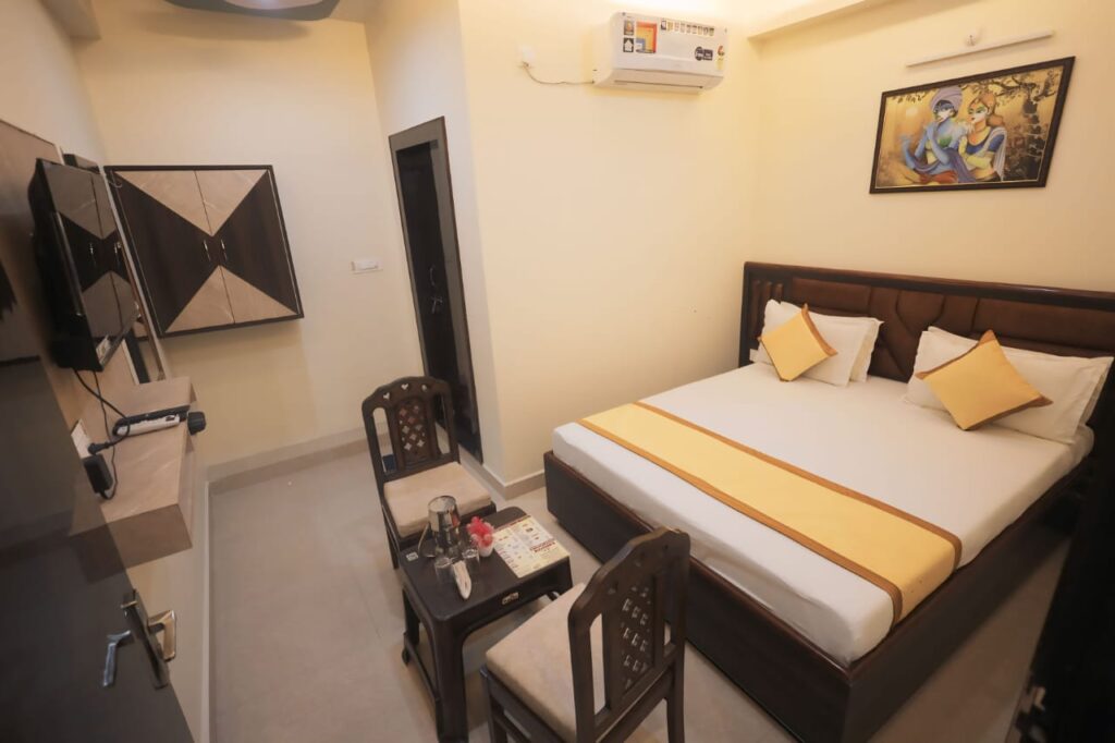 mathura hotel