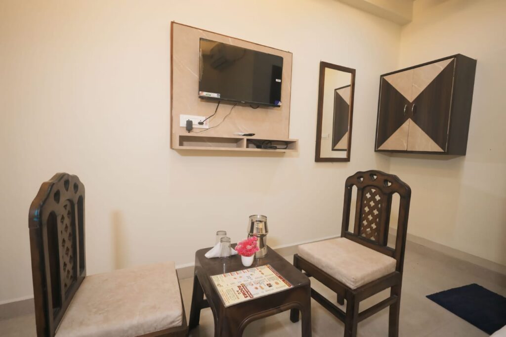 mathura hotel